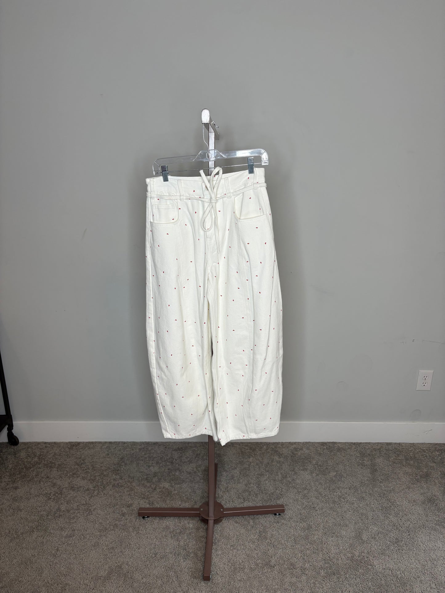 white barrel jeans with red bows