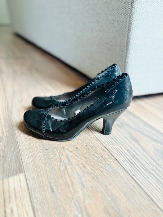 Black Ruffled Heels