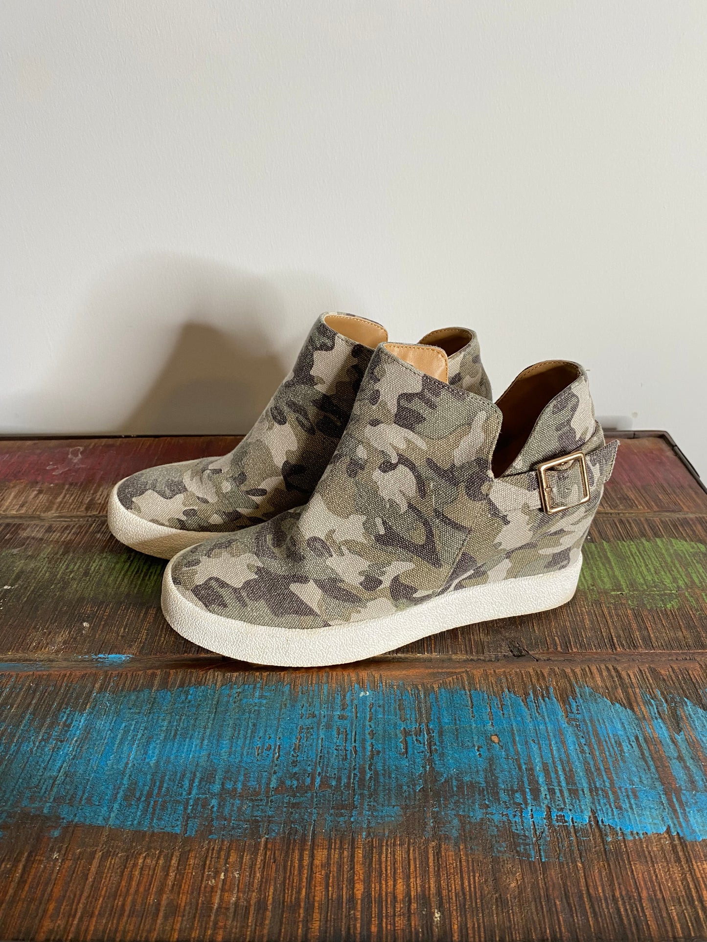 Camo-Buckle High Top Sneakers