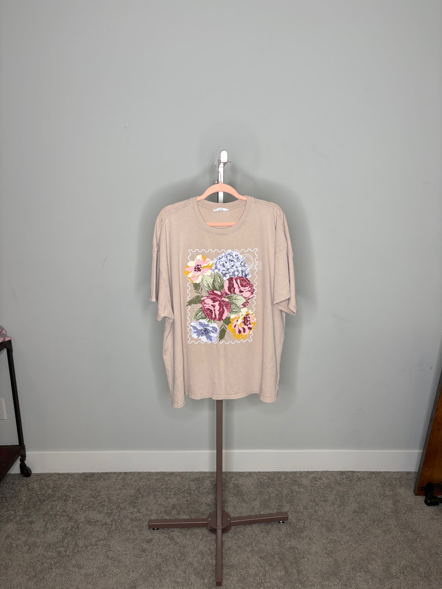 Grey graphic flower t-shirt