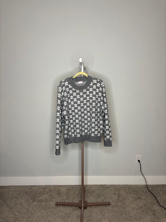 grey and white kint sweater
