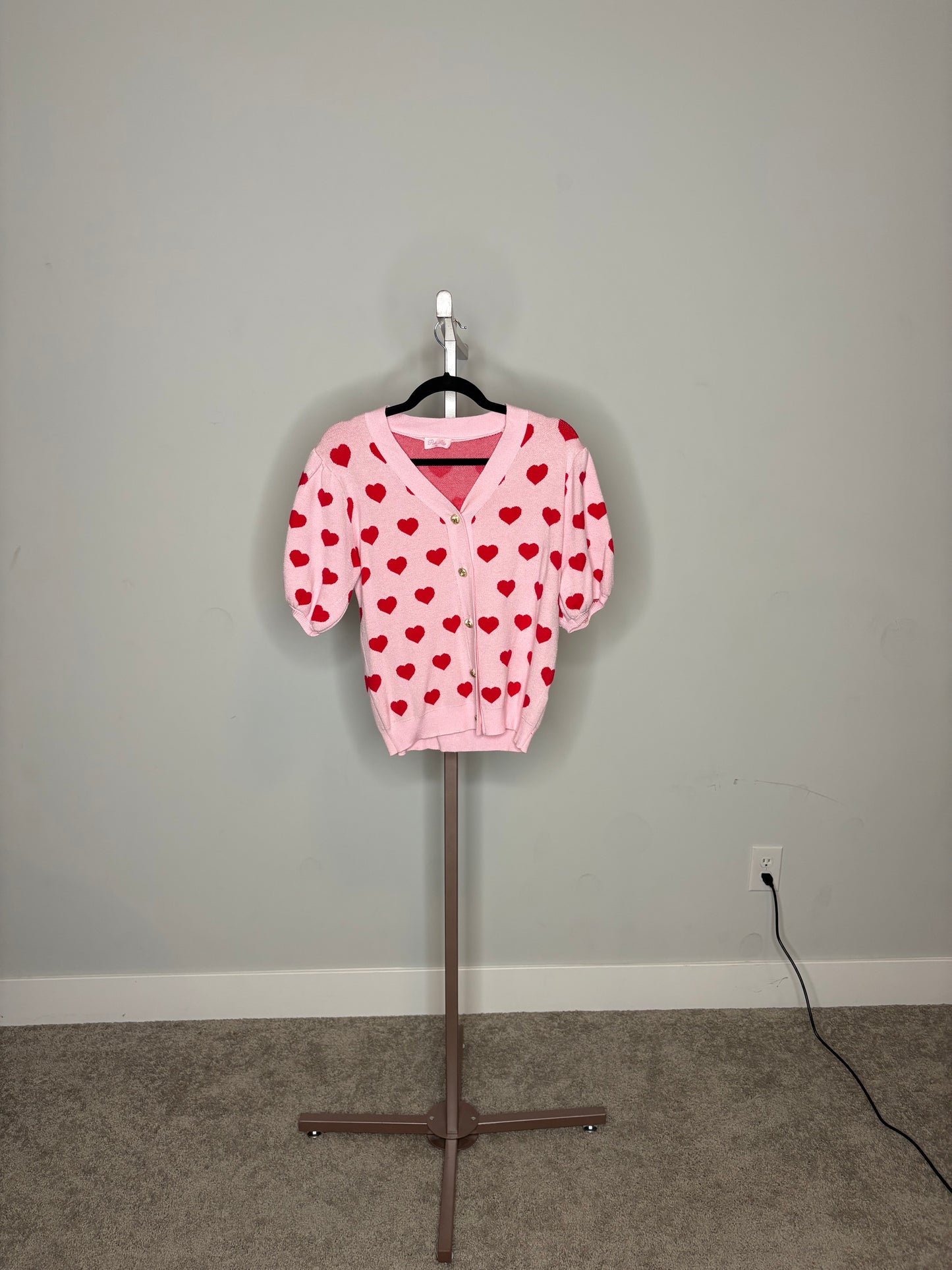 pink puff sleve sweater with red heart design